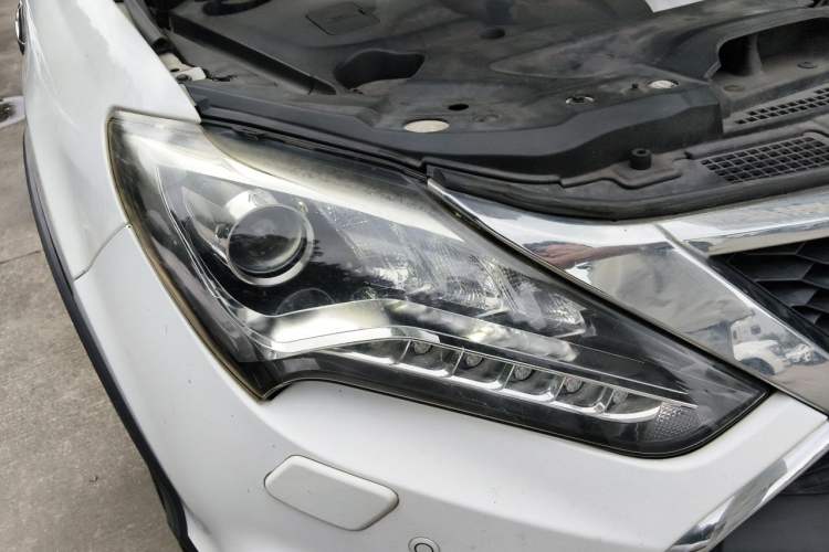 Used BYD Tang New Energy 2017 2.0T All-Wheel Drive Hyatt Model Right Front Headlight
