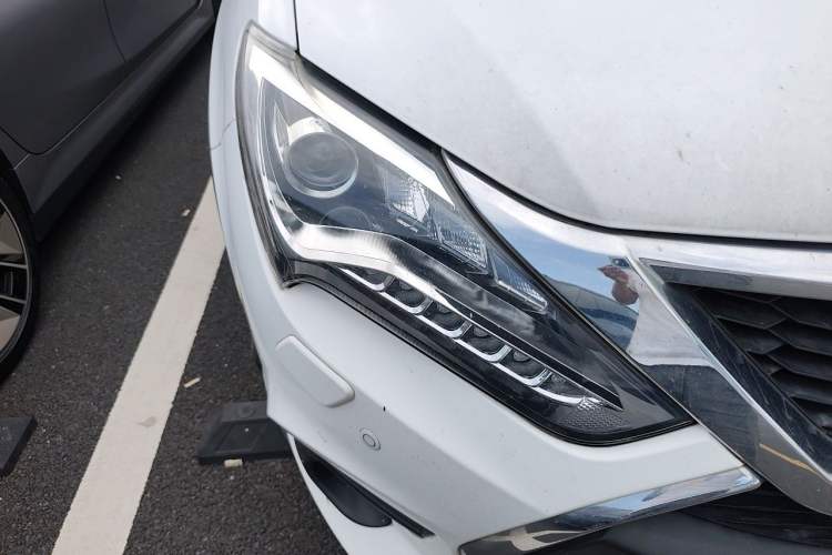 Used BYD Tang New Energy 2017 2.0T All-Wheel Drive Hyatt Model Right Front Headlight