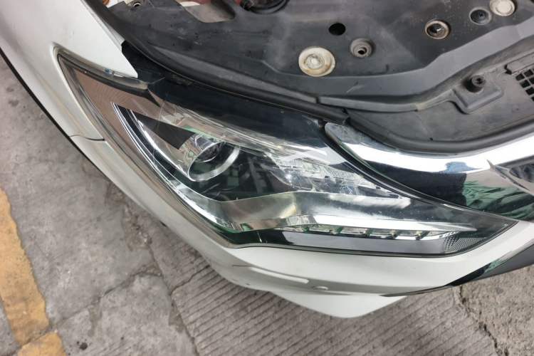 Used BYD Tang New Energy 2017 2.0T All-Wheel Drive Hyatt Model Right Front Headlight
