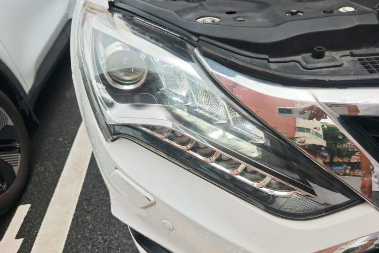 Used BYD Tang New Energy 2017 2.0T All-Wheel Drive Haoya Model 7 Seats Right Front Headlight