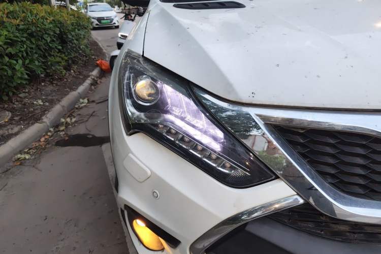 Used BYD Tang New Energy 2017 2.0T All-Wheel Drive Hyatt Model Right Front Headlight