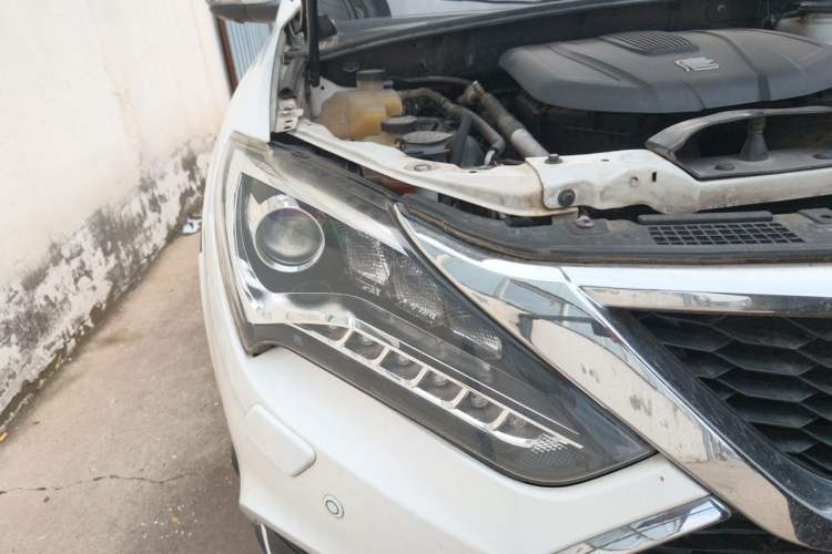 Used BYD Tang New Energy 2017 2.0T Tang 100 Right Front Headlight