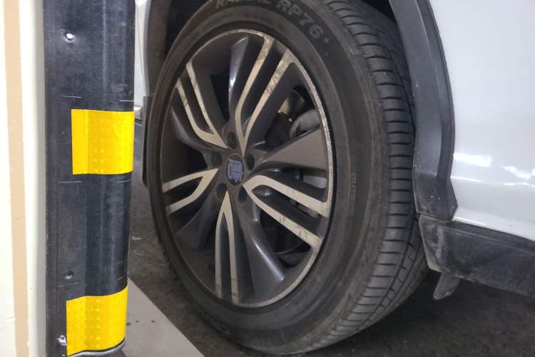 Used BYD Tang New Energy 2017 2.0T All-Wheel Drive Hyatt Model Right Front Wheel Hub
