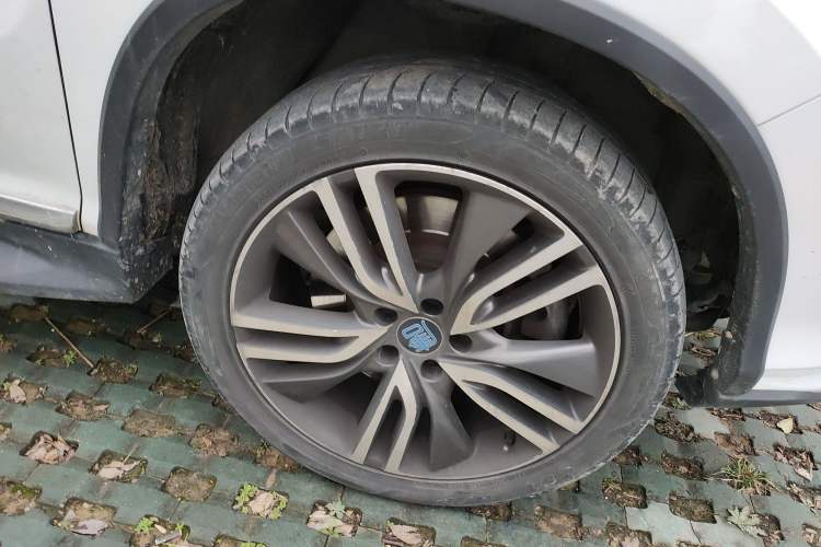 Used BYD Tang New Energy 2017 2.0T Tang 100 Right Front Wheel Hub