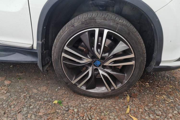 Used BYD Tang New Energy 2017 2.0T All-Wheel Drive Luxury Model Right Front Wheel Hub