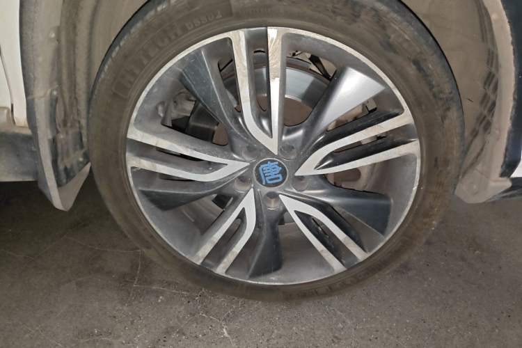 Used BYD Tang New Energy 2017 2.0T Tang 100 Right Front Wheel Hub