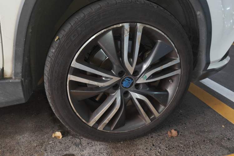 Used BYD Tang New Energy 2017 2.0T All-Wheel Drive Hyatt Model Right Front Wheel Hub