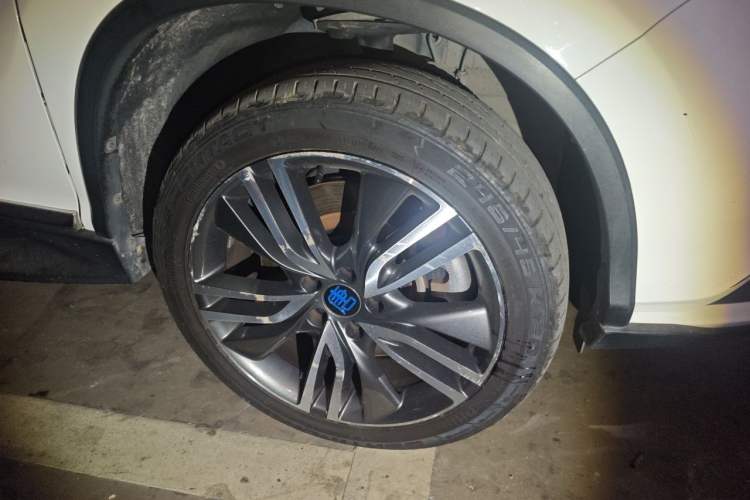 Used BYD Tang New Energy 2017 2.0T All-Wheel Drive Hyatt Model Right Front Wheel Hub