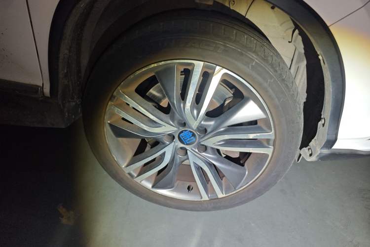 Used BYD Tang New Energy 2017 2.0T All-Wheel Drive Hyatt Model Right Front Wheel Hub