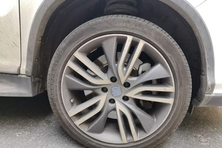 Used BYD Tang New Energy 2017 2.0T Tang 100 Right Front Wheel Hub