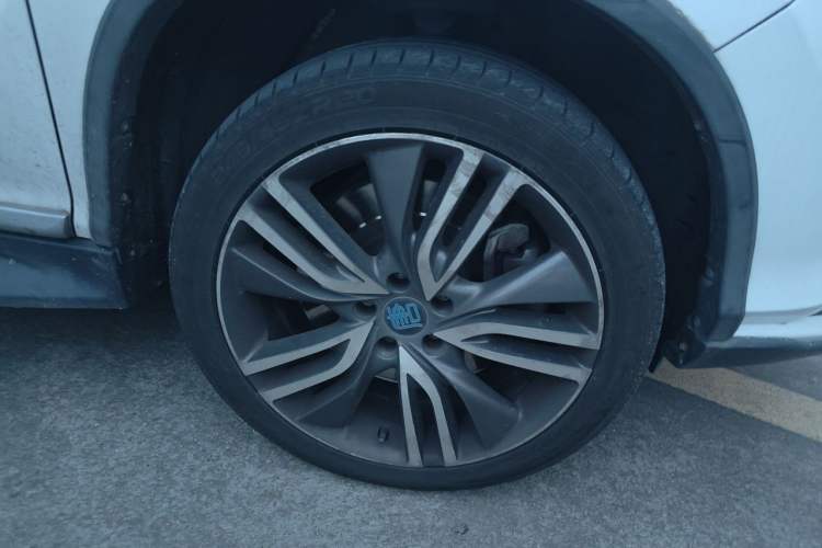 Used BYD Tang New Energy 2017 2.0T All-Wheel Drive Hyatt Model Right Front Wheel Hub