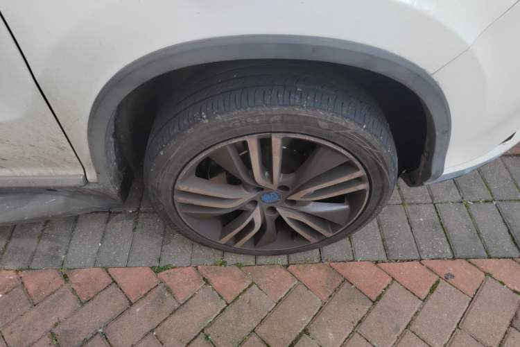 Used BYD Tang New Energy 2017 2.0T All-Wheel Drive Hyatt Model Right Front Wheel Hub