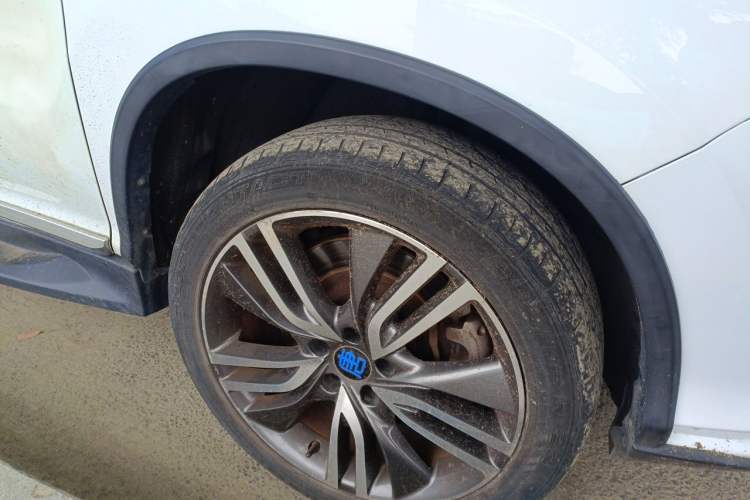 Used BYD Tang New Energy 2017 2.0T All-Wheel Drive Hyatt Model Right Front Wheel Hub