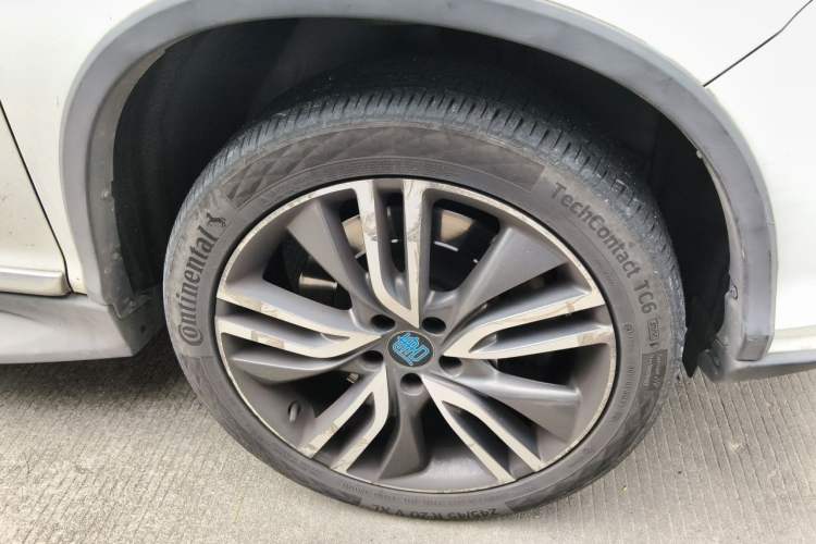 Used BYD Tang New Energy 2017 2.0T All-Wheel Drive Hyatt Model Right Front Wheel Hub