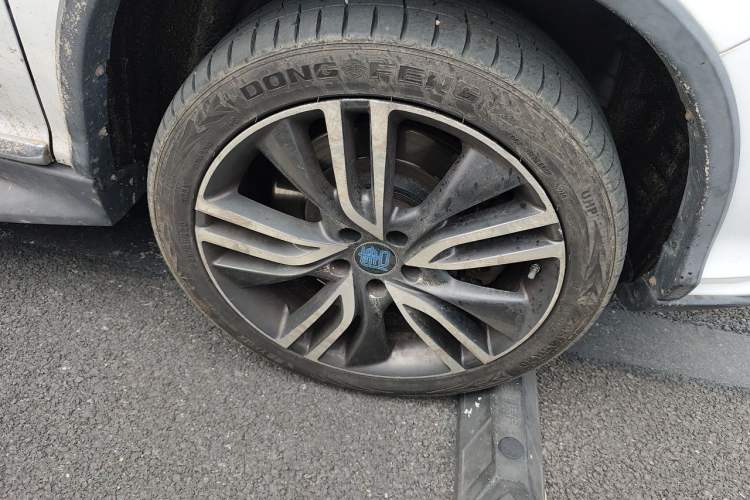 Used BYD Tang New Energy 2017 2.0T All-Wheel Drive Hyatt Model Right Front Wheel Hub