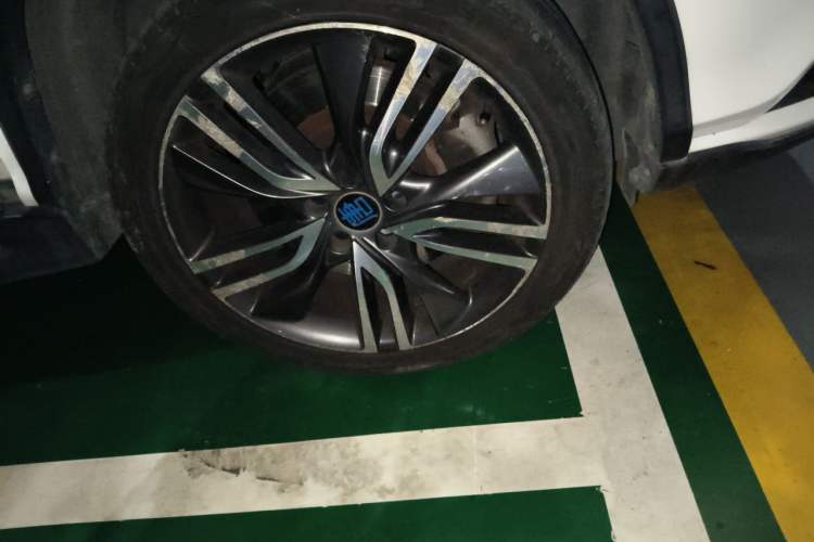 Used BYD Tang New Energy 2017 2.0T All-Wheel Drive Hyatt Model Right Front Wheel Hub