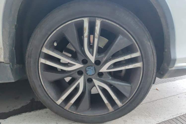Used BYD Tang New Energy 2017 2.0T All-Wheel Drive Hyatt Model Right Front Wheel Hub