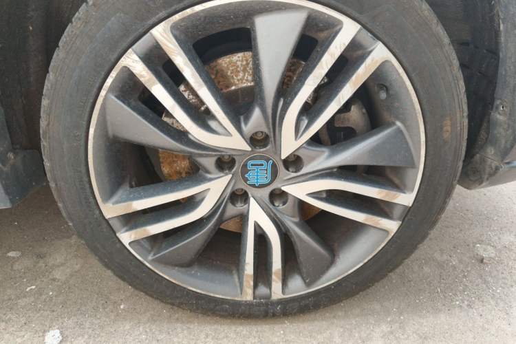 Used BYD Tang New Energy 2017 2.0T Tang 100 Right Front Wheel Hub