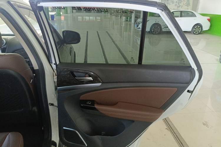 Used BYD Tang New Energy 2017 2.0T All-Wheel Drive Haoya Model 7 Seats Right Rear Door Interior