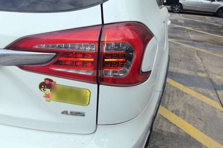 Used BYD Tang New Energy 2017 2.0T All-Wheel Drive Hyatt Model Right Rear Taillight