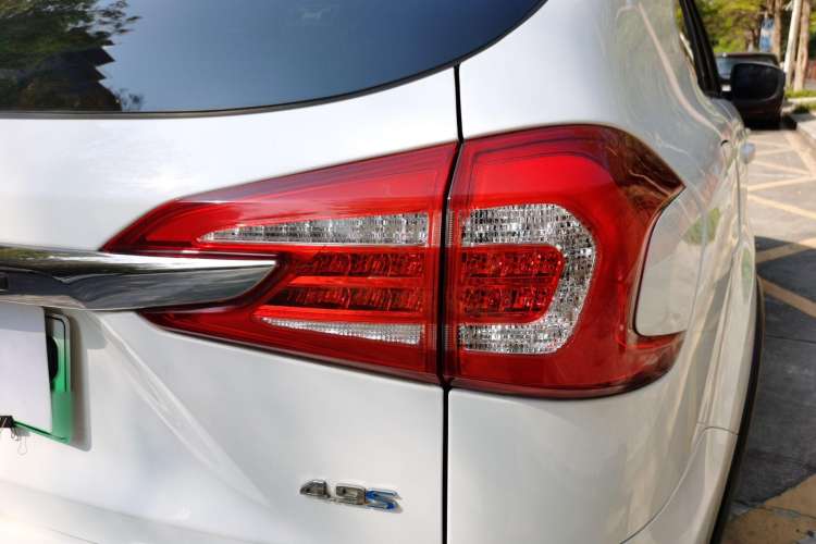 Used BYD Tang New Energy 2017 2.0T All-Wheel Drive Hyatt Model Right Rear Taillight