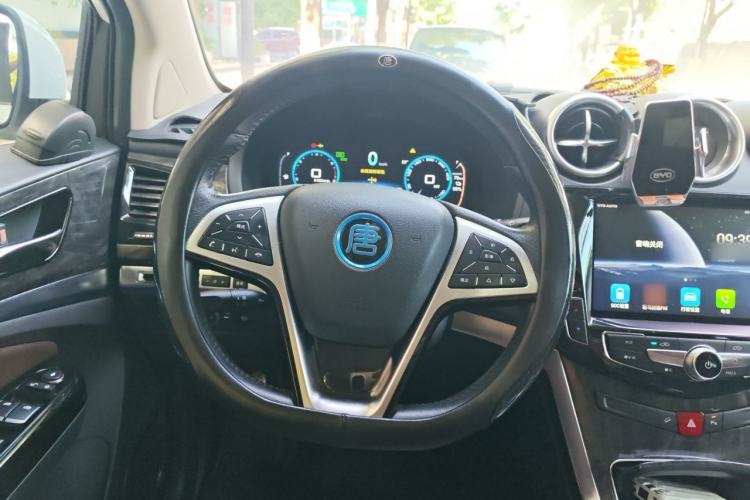 Used BYD Tang New Energy 2017 2.0T All-Wheel Drive Haoya Model 7 Seats Steering Wheel