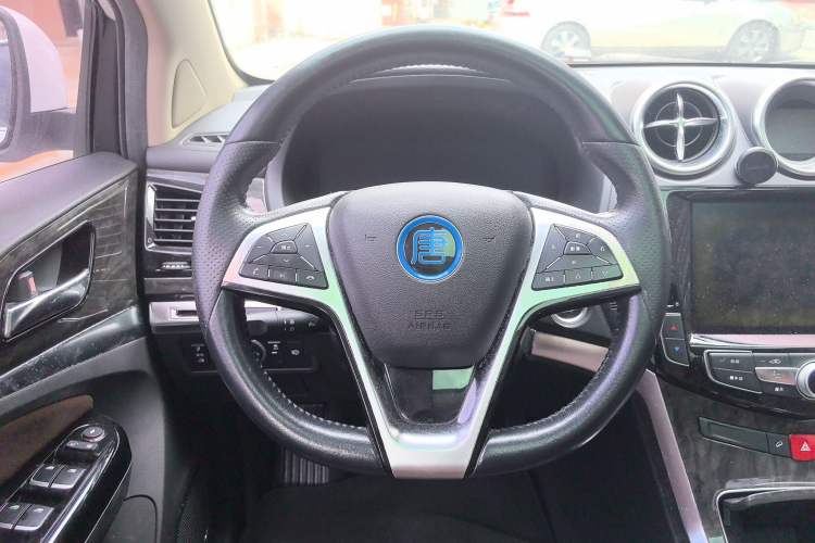 Used BYD Tang New Energy 2017 2.0T All-Wheel Drive Hyatt Model Steering Wheel