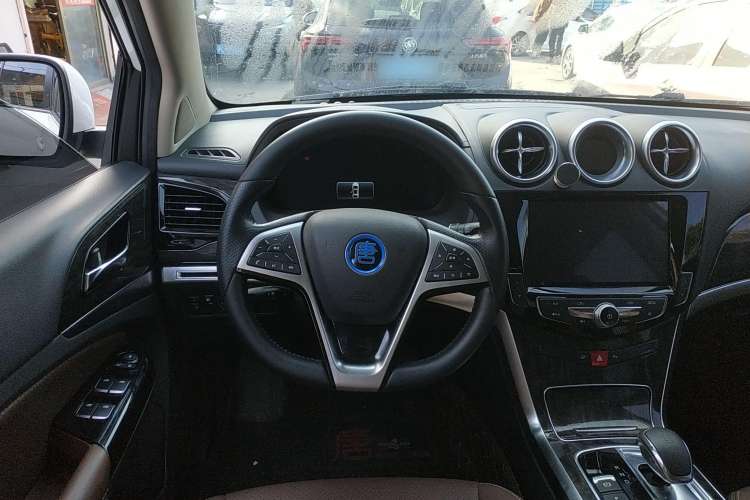 Used BYD Tang New Energy 2017 2.0T All-Wheel Drive Hyatt Model Steering Wheel