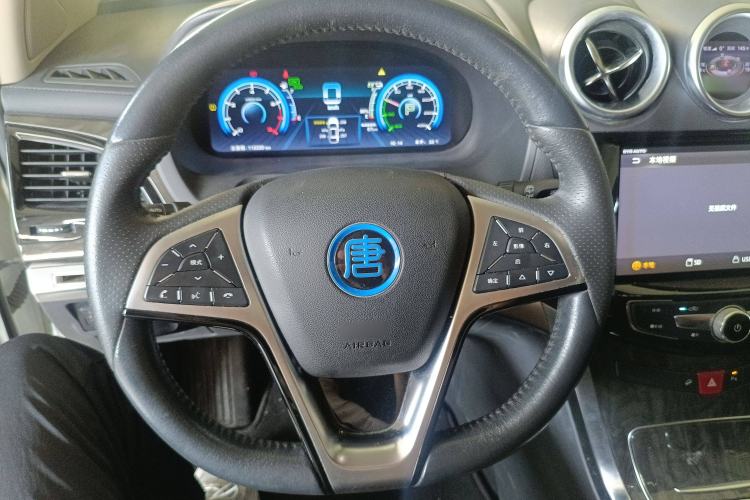 Used BYD Tang New Energy 2017 2.0T All-Wheel Drive Haoya Model 7 Seats Steering Wheel