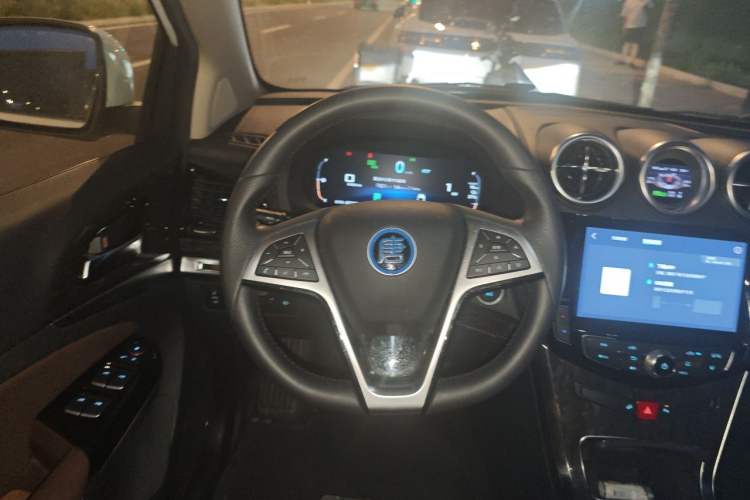 Used BYD Tang New Energy 2017 2.0T All-Wheel Drive Hyatt Model Steering Wheel