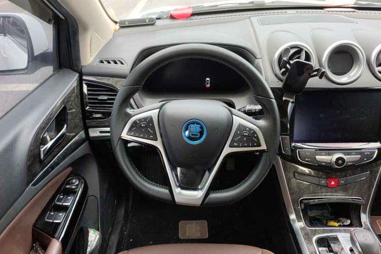 Used BYD Tang New Energy 2017 2.0T All-Wheel Drive Hyatt Model Steering Wheel