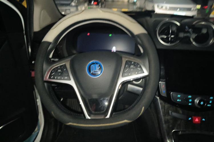 Used BYD Tang New Energy 2017 2.0T All-Wheel Drive Hyatt Model Steering Wheel