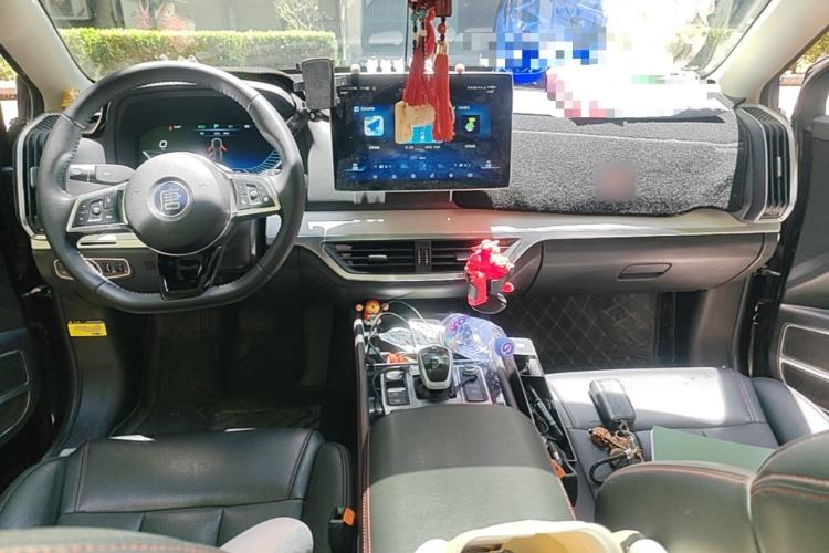Used BYD Tang New Energy 2018 DM 2.0T All-Wheel Drive Smart Connectivity Luxury Model 7 Seats China V Emission Standard Center Console