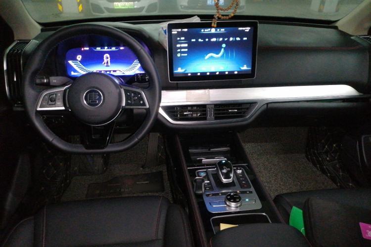 Used BYD Tang New Energy 2018 DM 2.0T All-Wheel Drive Smart Connectivity Luxury Model 7 Seats China V Emission Standard Center Console