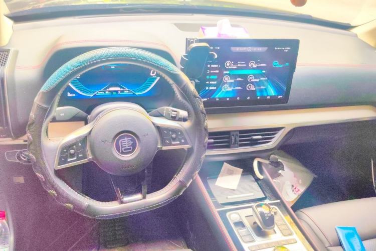 Used BYD Tang New Energy 2018 DM 2.0T All-Wheel Drive Smart Connectivity Luxury Model 7 Seats China V Emission Standard Center Console