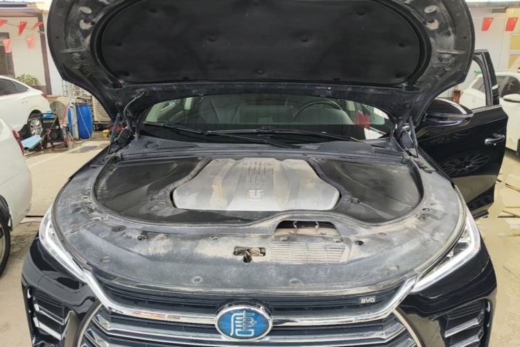 Used BYD Tang New Energy 2018 DM 2.0T All-Wheel Drive Smart Connect Elite 7-Seater China V Emission Standard Engine Bay