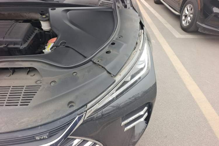 Used BYD Tang New Energy 2018 DM 2.0T All-Wheel Drive Smart Connect Elite 7-Seater China V Emission Standard Engine Bay Left