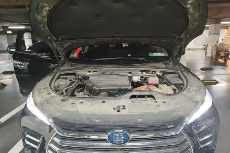 Used BYD Tang New Energy 2018 DM 2.0T All-Wheel Drive Smart Connectivity Luxury Model 7 Seats China V Emission Standard Engine Bay