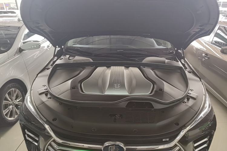 Used BYD Tang New Energy 2018 DM 2.0T All-Wheel Drive Smart Connect Elite 7-Seater China V Emission Standard Engine Bay