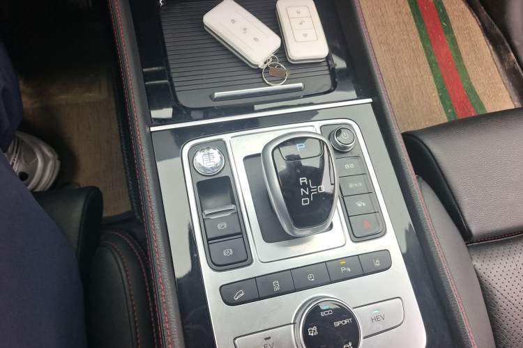 Used BYD Tang New Energy 2018 DM 2.0T All-Wheel Drive Smart Connect Elite 7-Seater China V Emission Standard Gear Lever