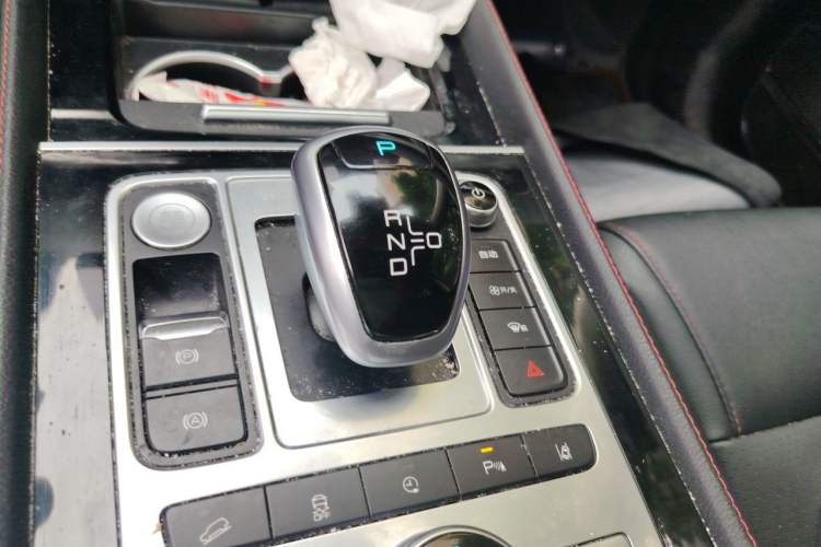 Used BYD Tang New Energy 2018 DM 2.0T All-Wheel Drive Smart Connectivity Luxury Model 7 Seats China V Emission Standard Gear Lever