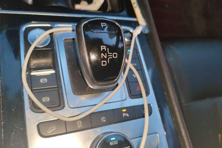 Used BYD Tang New Energy 2018 DM 2.0T All-Wheel Drive Smart Connectivity Luxury Model 7 Seats China V Emission Standard Gear Lever