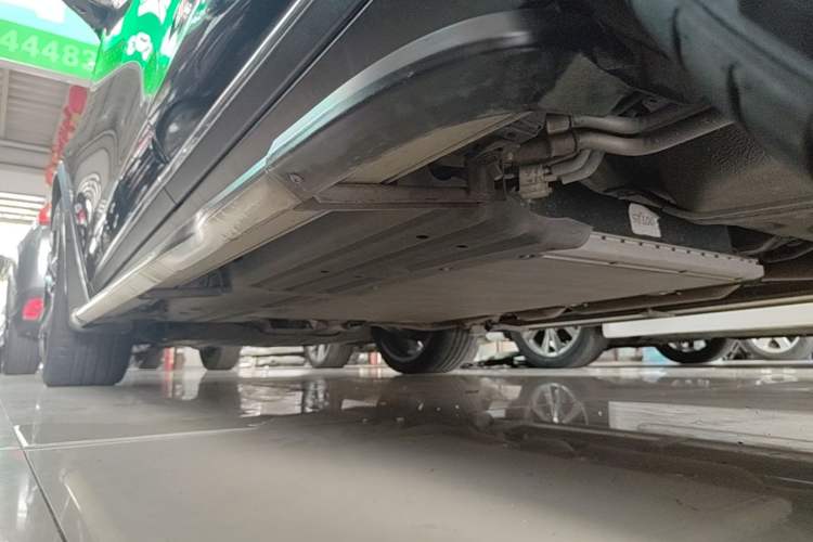 Used BYD Tang New Energy 2018 DM 2.0T All-Wheel Drive Smart Connect Elite 7-Seater China V Emission Standard Left Side Sill