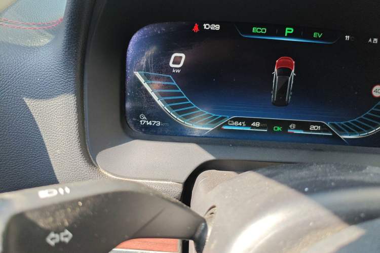 Used BYD Tang New Energy 2018 DM 2.0T All-Wheel Drive Smart Connectivity Luxury Model 7 Seats China V Emission Standard Odometer Close Up