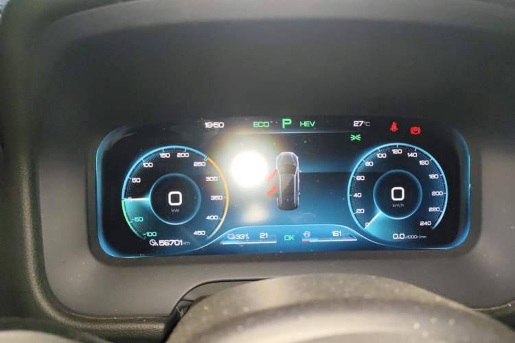 Used BYD Tang New Energy 2018 DM 2.0T All-Wheel Drive Smart Connectivity Luxury Model 7 Seats China V Emission Standard Odometer Close Up
