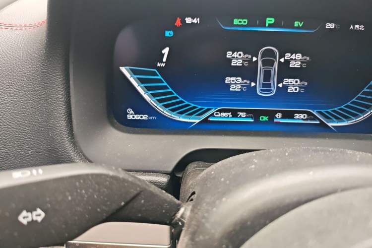 Used BYD Tang New Energy 2018 DM 2.0T All-Wheel Drive Smart Connectivity Luxury Model 7 Seats China V Emission Standard Odometer Close Up