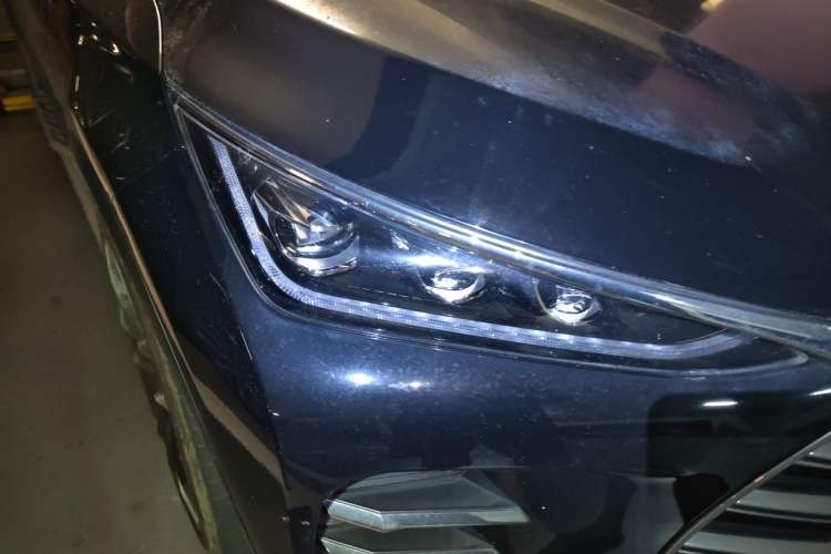 Used BYD Tang New Energy 2018 DM 2.0T All-Wheel Drive Smart Connectivity Luxury Model 7 Seats China V Emission Standard Right Front Headlight