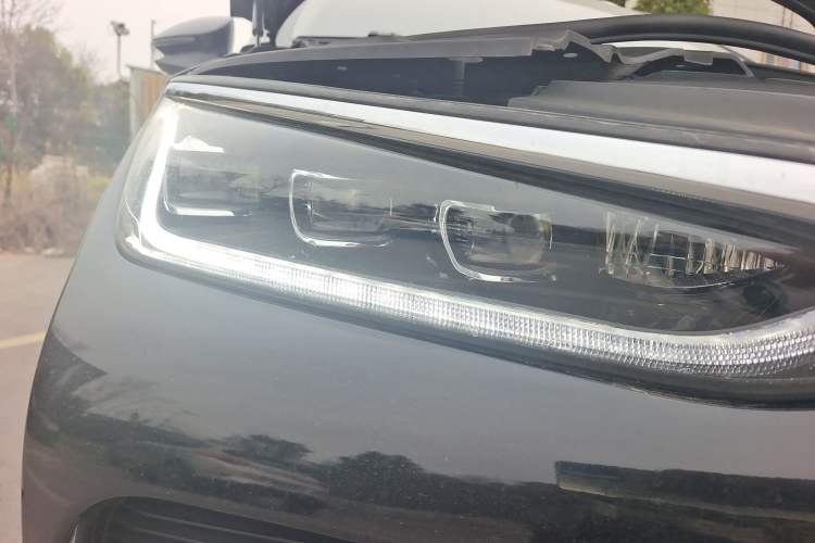 Used BYD Tang New Energy 2018 DM 2.0T All-Wheel Drive Smart Connect Elite 7-Seater China V Emission Standard Right Front Headlight