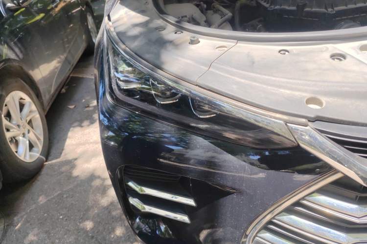 Used BYD Tang New Energy 2018 DM 2.0T All-Wheel Drive Smart Connectivity Luxury Model 7 Seats China V Emission Standard Right Front Headlight