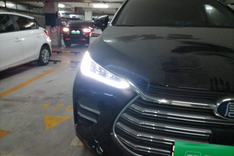 Used BYD Tang New Energy 2018 DM 2.0T All-Wheel Drive Smart Connectivity Luxury Model 7 Seats China V Emission Standard Right Front Headlight